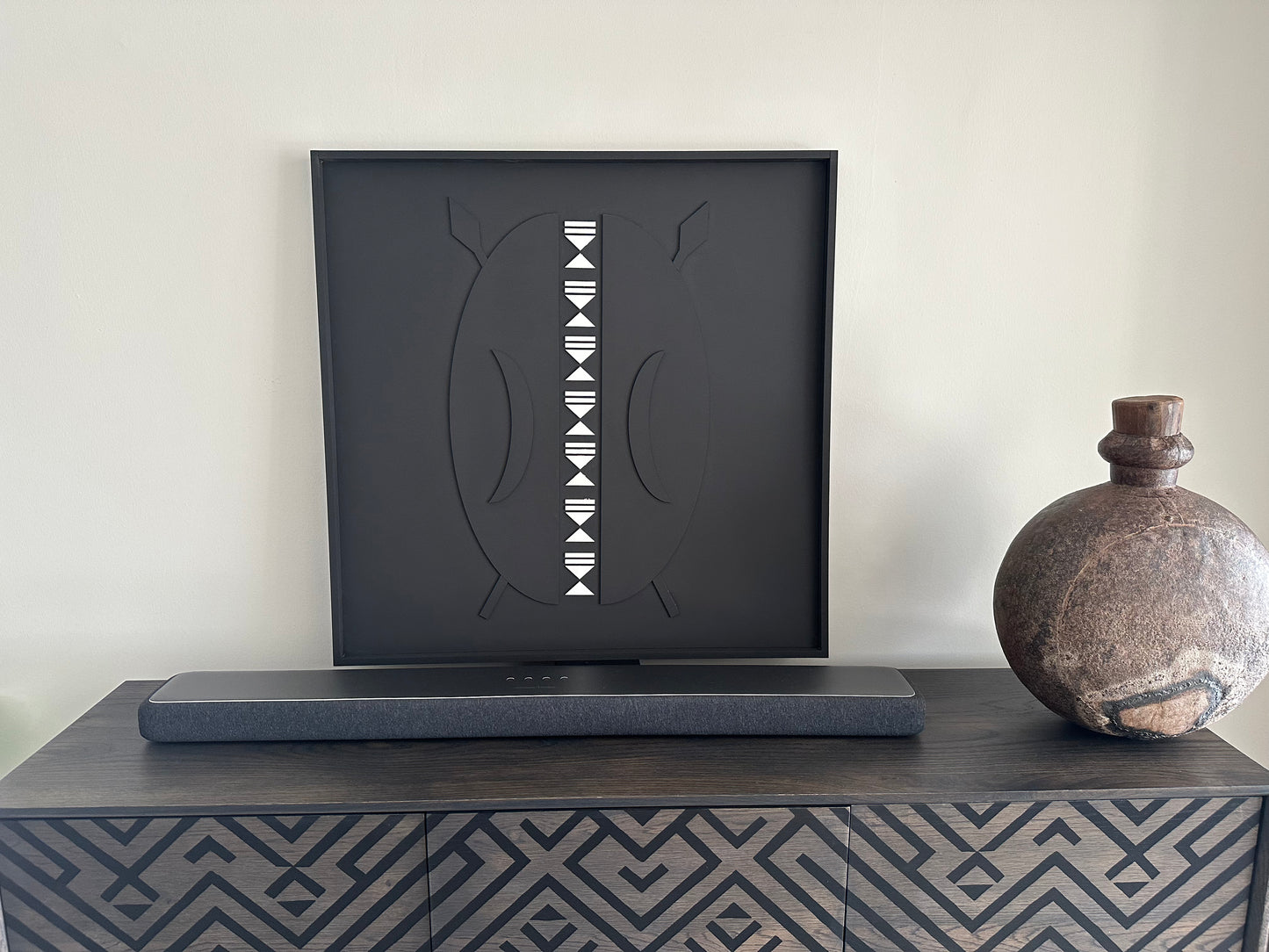 Zulu Shield - Black & White (800 mm x 800 mm)